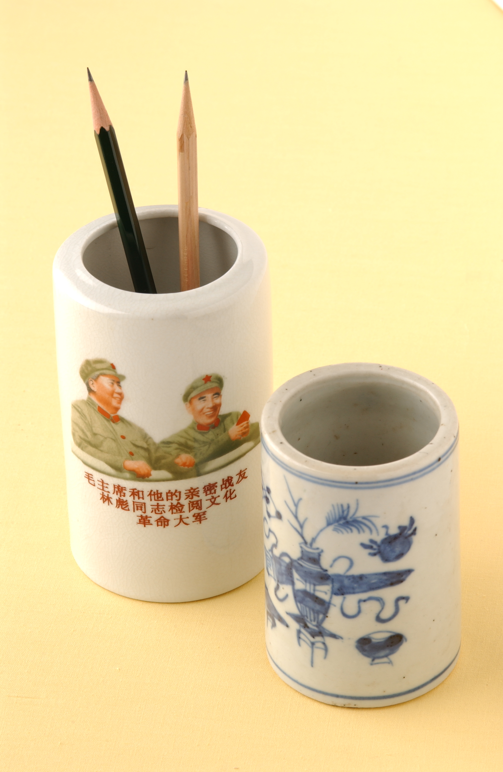 中国 景徳鎮 曹(Cao ganyuan)氏作 筆筒 Mao's collection 笔筒 bǐtǒng | 日中いぶこみ百景 | あさひてらす